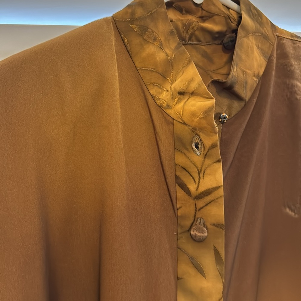 Silk blouse slit back - Picture 2 of 3